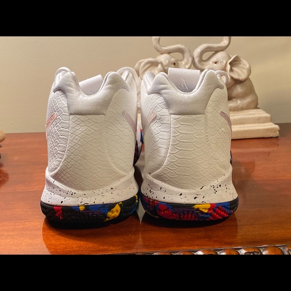 Men’s Nike Iridescent Swoosh Size 12 Sneakers - Picture 3 of 8